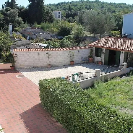 In With Sea View, Terrace, Air Conditioning, Wi-fi شقة