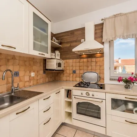 In With Sea View, Terrace, Air Conditioning, Wi-fi شقة *
