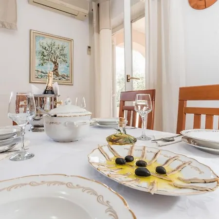 In With Sea View, Terrace, Air Conditioning, Wi-fi Ždrelac