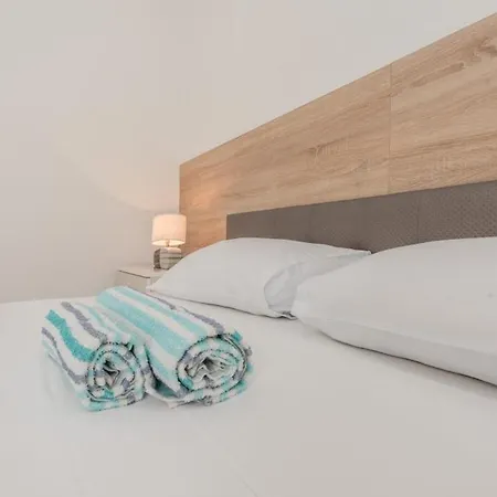 In With Sea View, Terrace, Air Conditioning, Wi-fi *