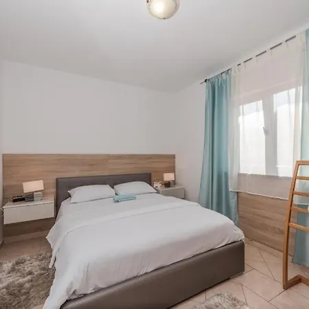 In With Sea View, Terrace, Air Conditioning, Wi-fi شقة