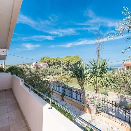 شقة In With Sea View, Terrace, Air Conditioning, Wi-fi