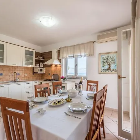 شقة In With Sea View, Terrace, Air Conditioning, Wi-fi *