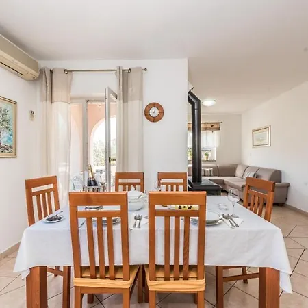 In With Sea View, Terrace, Air Conditioning, Wi-fi شقة Ždrelac