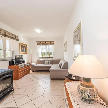 In With Sea View, Terrace, Air Conditioning, Wi-fi شقة Ždrelac