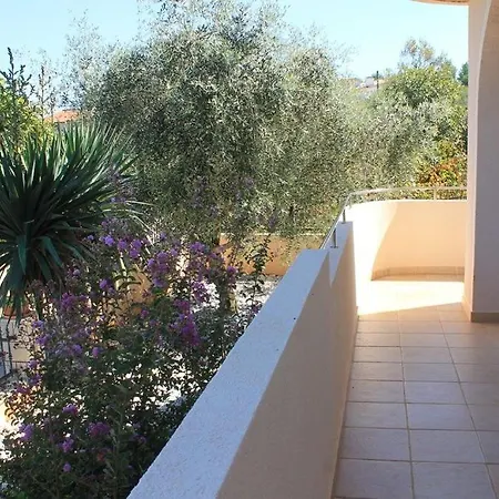 In With Sea View, Terrace, Air Conditioning, Wi-fi Apartment Ždrelac