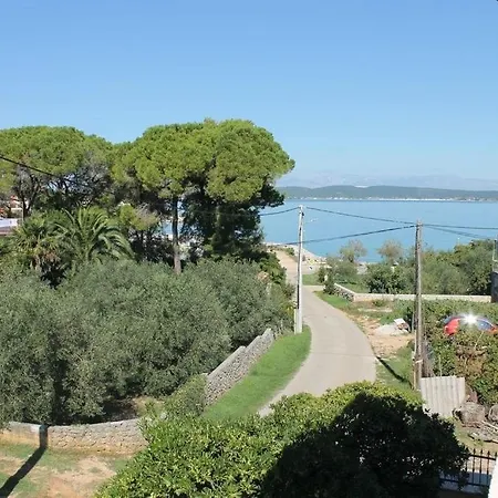 In With Sea View, Terrace, Air Conditioning, Wi-fi Apartment Ždrelac