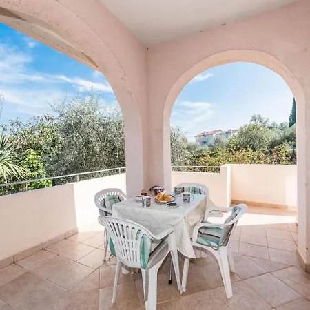 In With Sea View, Terrace, Air Conditioning, Wi-fi Apartment *