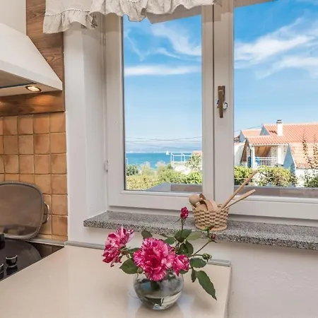 In With Sea View, Terrace, Air Conditioning, Wi-fi *